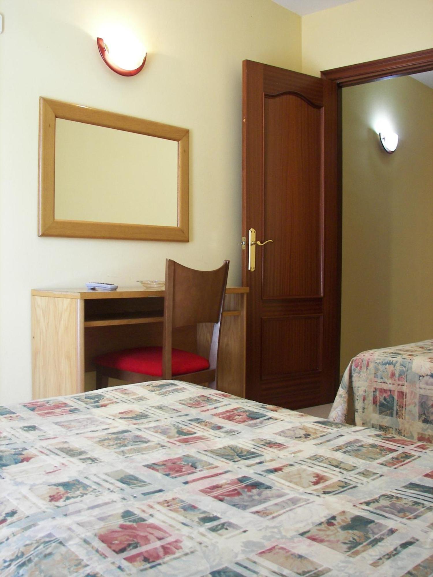 Hotel Europa Фигерас Экстерьер фото