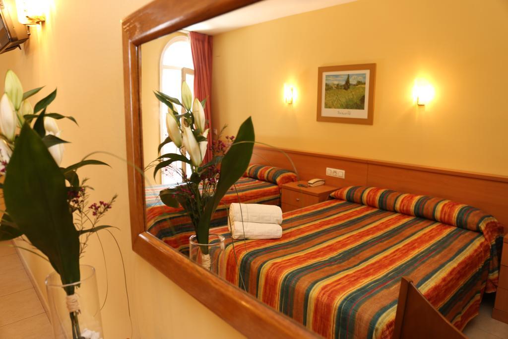 Hotel Europa Фигерас Экстерьер фото