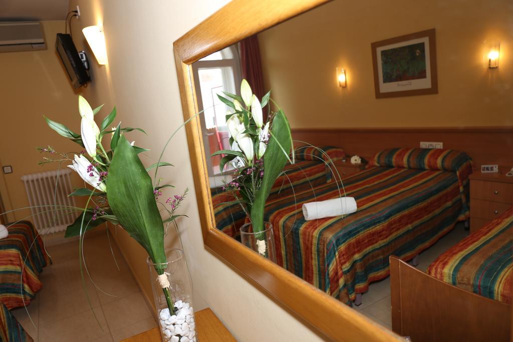 Hotel Europa Фигерас Экстерьер фото