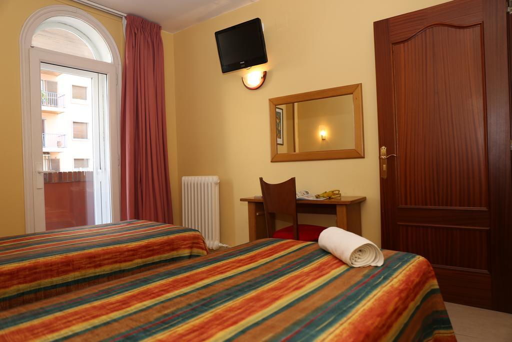 Hotel Europa Фигерас Экстерьер фото