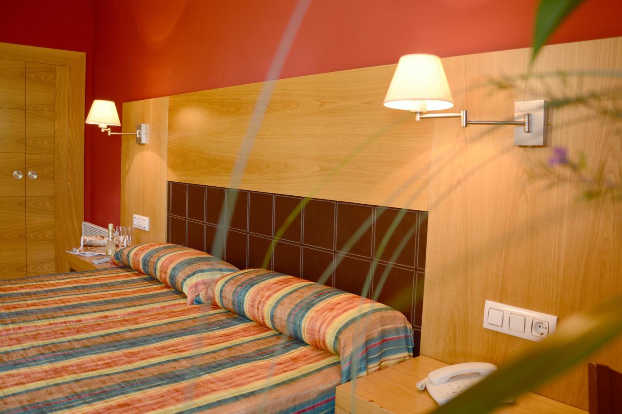 Hotel Europa Фигерас Экстерьер фото
